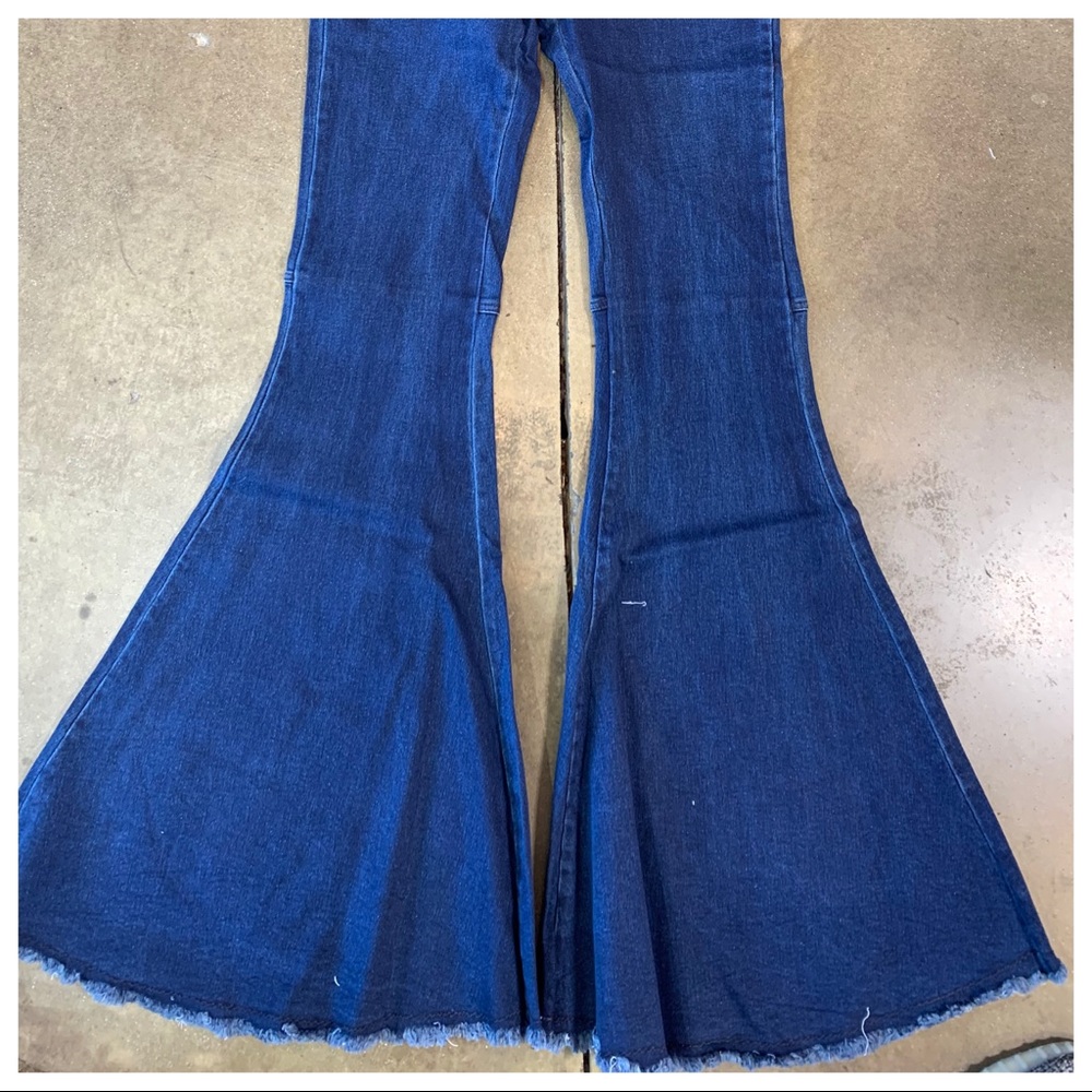 22 Frayed hem wide leg stretch bell flare jeans - Picture 5 of 10